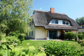 Komfortables Reetdachferienhaus Hasel 1, Poseritz